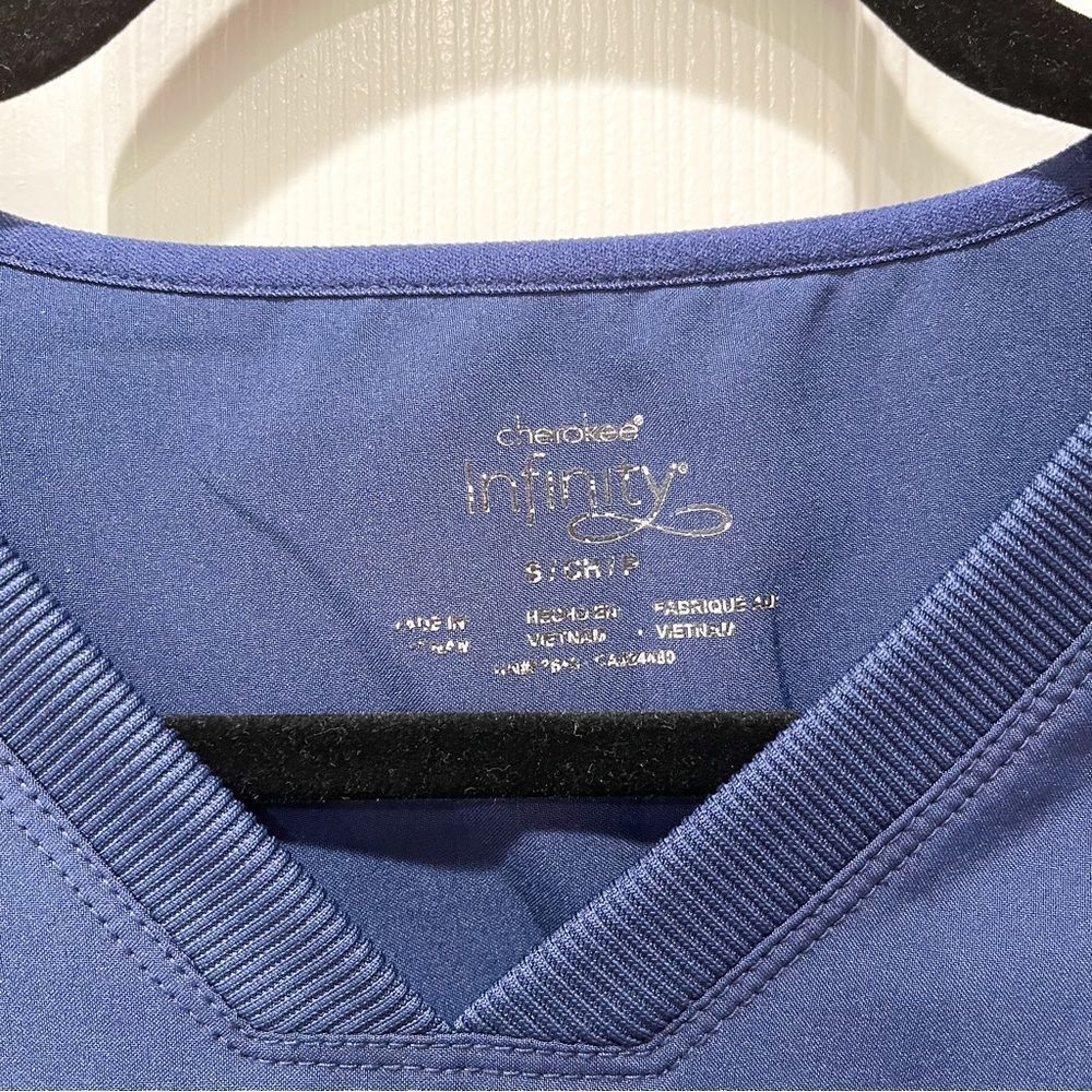 Cherokee Infinity Scrub Top - Picture 6 of 6